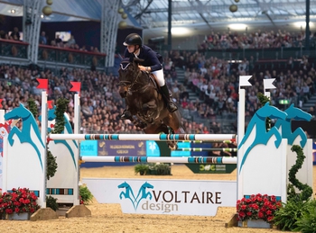 Red Morgan wins  Voltaire Design Mince Pie Stakes